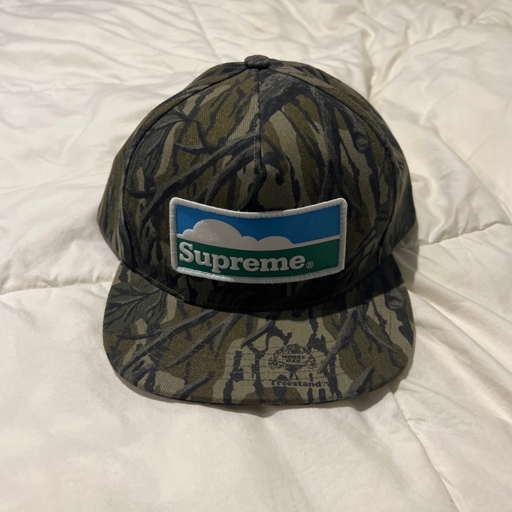 Supreme hat never worn